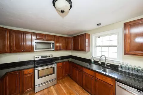 83 Massasoit Rd, Worcester, MA 01604 photo 4