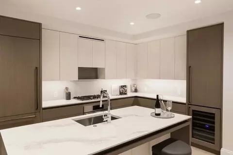 380 Harrison Ave #1004, Boston, MA 02118