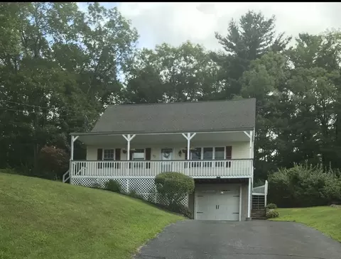 52 Stonybrook Dr, Southbridge, MA 01550