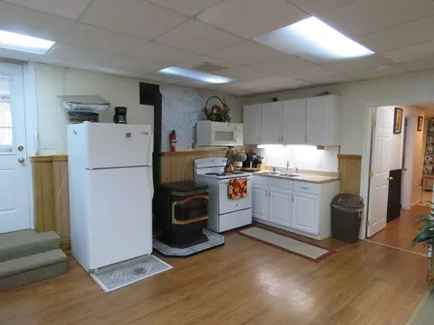 Kitchen - 52 Ward St, Raynham, MA 02767 photo 4 of 4