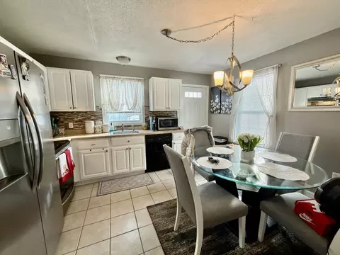 63-65 Pinevale St, Springfield, MA 01151 photo 3