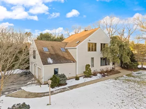 1 Stouffer Cir, Andover, MA 01810