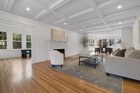 695 Salem St, Lynnfield, MA 01940