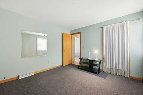 Bedroom - 108 Barre St, Springfield, MA 01119 photo 1 of 9