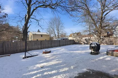 Exterior - 108 Barre St, Springfield, MA 01119 photo 2 of 4