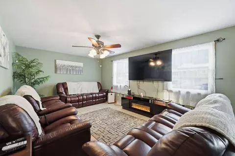 Living - 108 Barre St, Springfield, MA 01119 photo 1 of 3