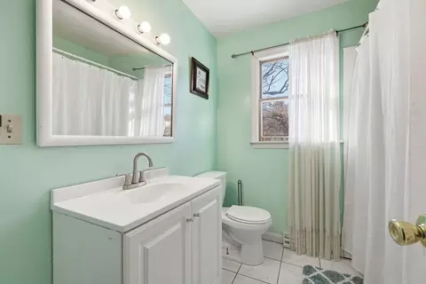 Bath - 108 Barre St, Springfield, MA 01119 photo 2 of 2