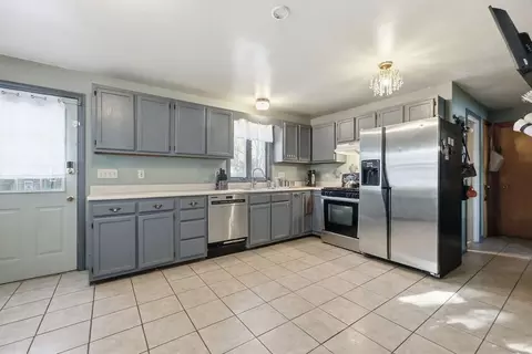 Kitchen - 108 Barre St, Springfield, MA 01119 photo 1 of 2