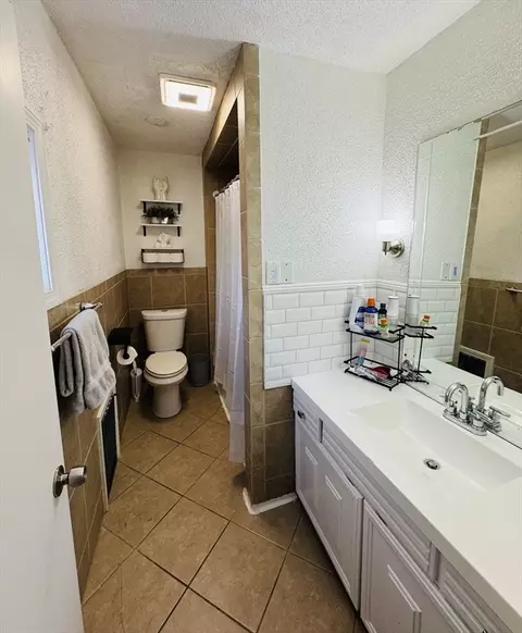 Bath - 59 Daviston St, Springfield, MA 01108 photo 1 of 2