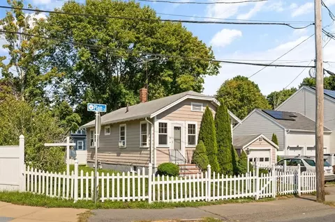 8 Plain St, Randolph, MA 02368 photo 2