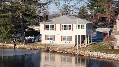 10 Indian Point Rd, Webster, MA 01570