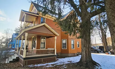 274 Pine St, Springfield, MA 01105 photo 3