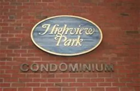 4975 Washington St #305, West Roxbury, MA 02132