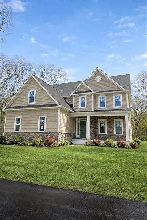 19 Cherry Tree Ln, Attleboro, MA 02703