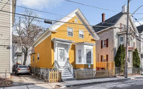 73 W 4th St, Lowell, MA 01850
