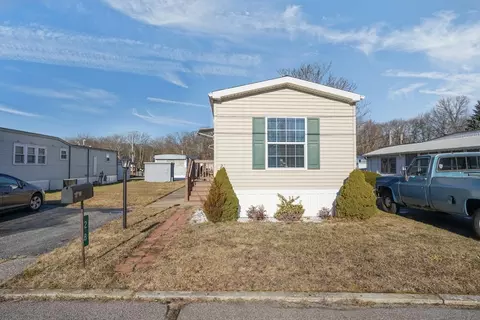 28 Terry Dr, Attleboro, MA 02703