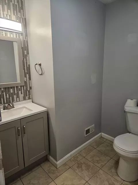 Bath - 59-61 Pinevale St, Springfield, MA 01151 photo 5 of 6