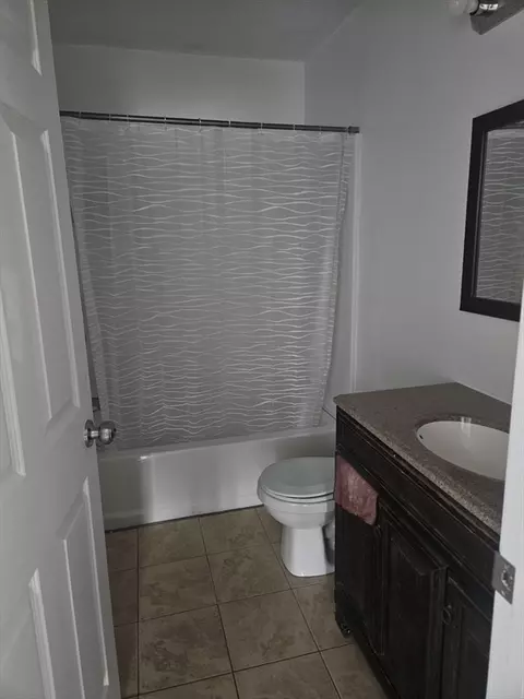 Bath - 59-61 Pinevale St, Springfield, MA 01151 photo 4 of 6