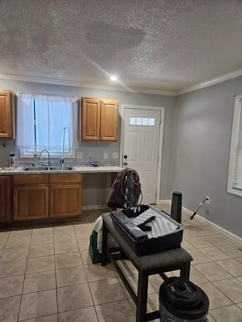 Entry Way - 59-61 Pinevale St, Springfield, MA 01151 photo 2 of 2