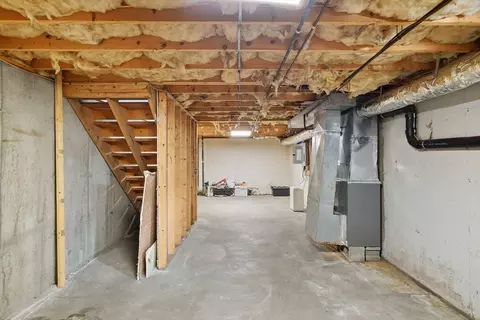 Entry Way - 59-61 Pinevale St, Springfield, MA 01151 photo 1 of 2