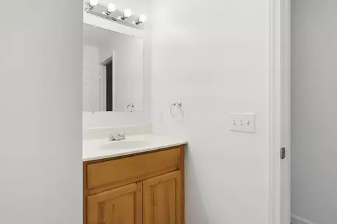 Bath - 59-61 Pinevale St, Springfield, MA 01151 photo 2 of 6