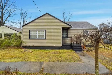 11 Cheyenne Rd, Springfield, MA 01109