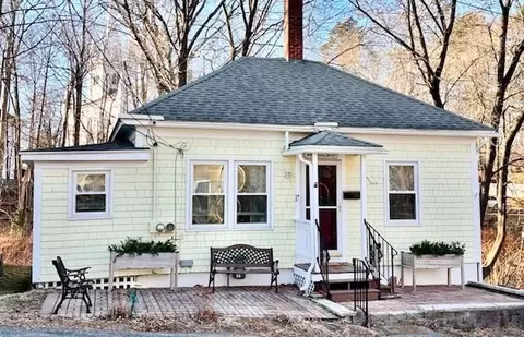447 Stevens St, North Andover, MA 01845