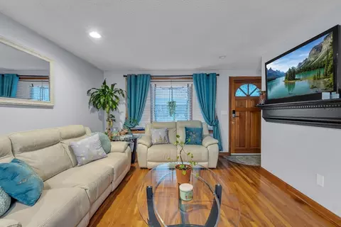 Living - 17 Middlesex Ave, Worcester, MA 01604 photo 2 of 2