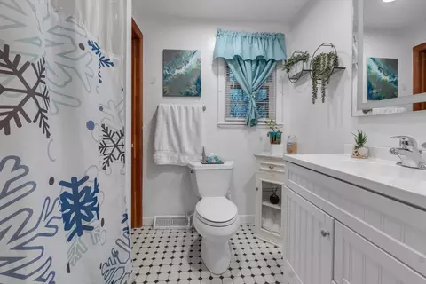 Bath - 17 Middlesex Ave, Worcester, MA 01604 photo 1 of 1