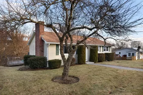 29 Manor Rd, Auburn, MA 01501