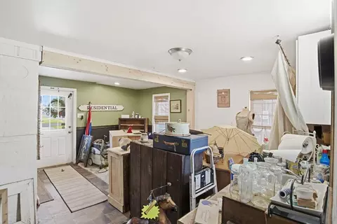 Entry Way - 148 River St, West Springfield, MA 01089 photo 4 of 7