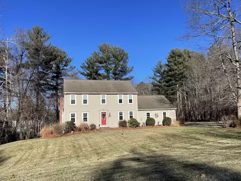 25 Dunny Cove Ln, Uxbridge, MA 01569