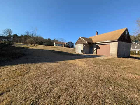 7 King Rd, Charlton, MA 01507