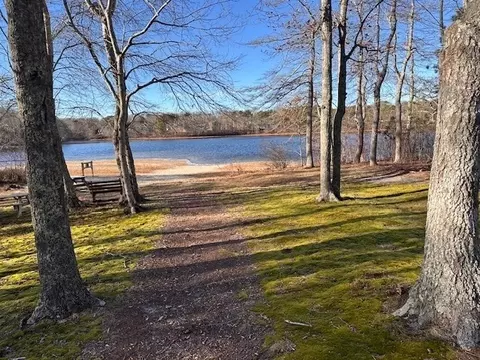11 Makepeace Ln, Yarmouth, MA 02673