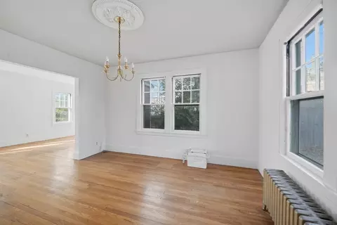 Living - 785 Dickinson St, Springfield, MA 01108 photo 2 of 7