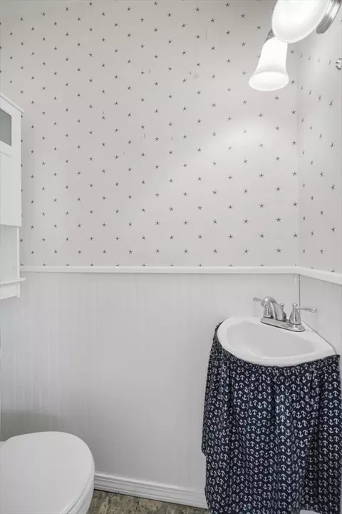 Bath - 785 Dickinson St, Springfield, MA 01108 photo 2 of 2