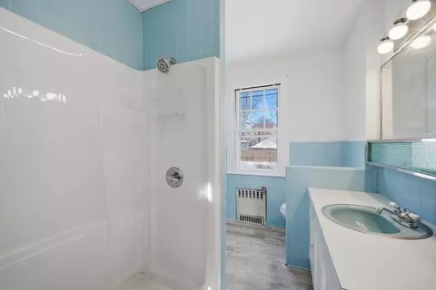 Bath - 785 Dickinson St, Springfield, MA 01108 photo 1 of 2