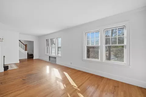 Living - 785 Dickinson St, Springfield, MA 01108 photo 5 of 7