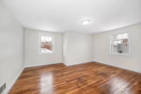 Bedroom - 90 Chamberlain St, Lowell, MA 01852 photo 8 of 11