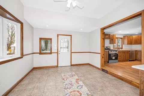 Entry Way - 90 Chamberlain St, Lowell, MA 01852 photo 1 of 4