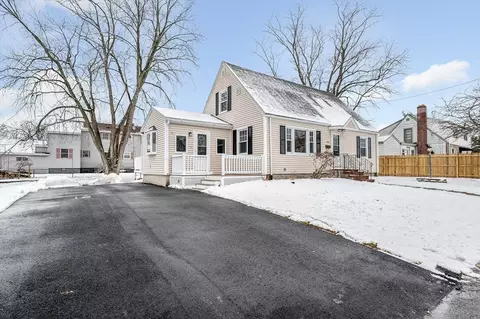 90 Chamberlain St, Lowell, MA 01852