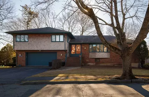 11 Angenica Ter, Marblehead, MA 01945