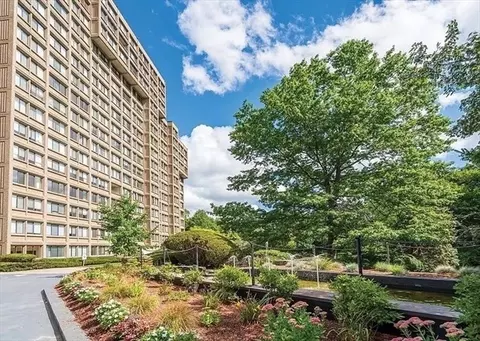 250 Hammond Pond Pkwy #603N, Chestnut Hill, MA 02467