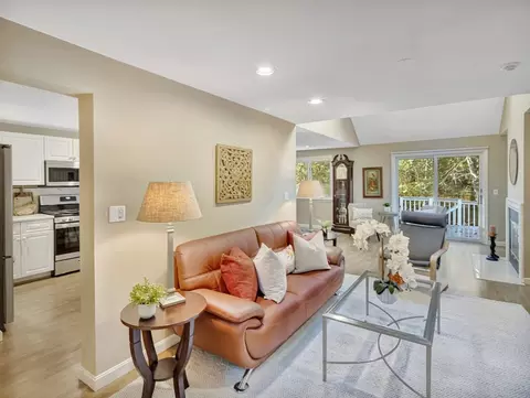 Living - 10 Kettle Ln #10, Mashpee, MA 02649 photo 2 of 4