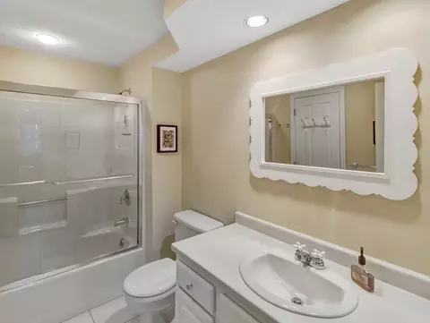 Bath - 10 Kettle Ln #10, Mashpee, MA 02649 photo 2 of 2