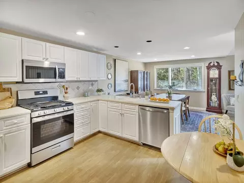 Kitchen - 10 Kettle Ln #10, Mashpee, MA 02649 photo 1 of 2
