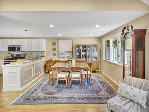 Dining - 10 Kettle Ln #10, Mashpee, MA 02649 photo 1 of 5