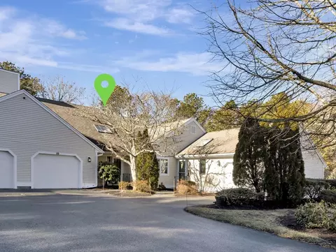 10 Kettle Ln #10, Mashpee, MA 02649