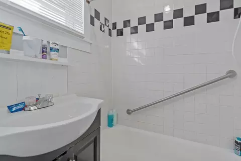 26 Brow St, Fall River, MA 02721 photo 9
