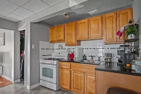 30 Brow St, Fall River, MA 02721 photo 5